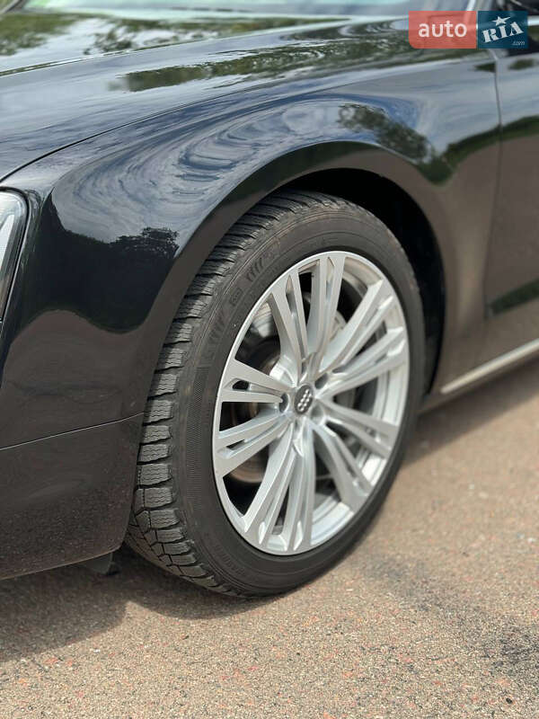 Седан Audi A8 2013 в Киеве