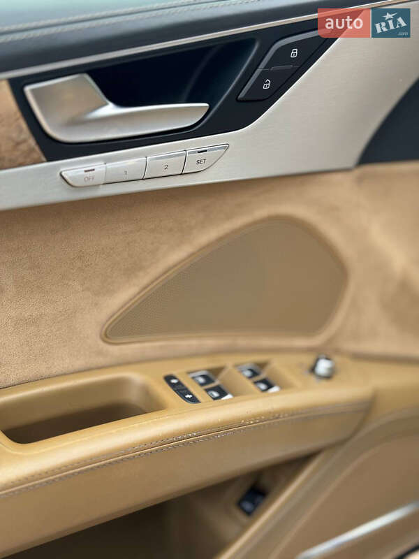 Седан Audi A8 2013 в Киеве