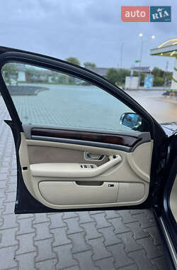 Седан Audi A8 2004 в 