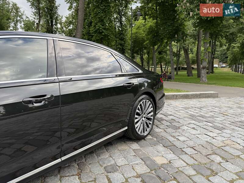 Седан Audi A8 2021 в Киеве
