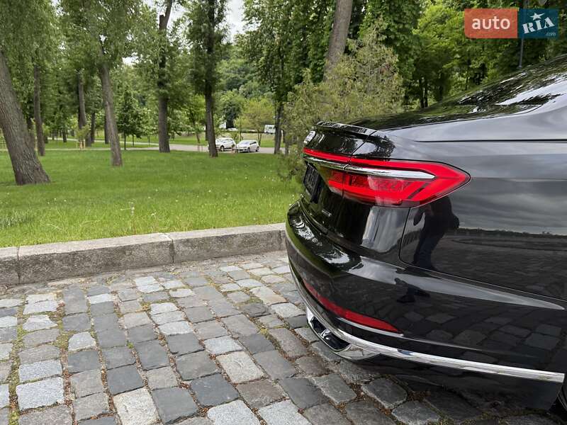 Седан Audi A8 2021 в Киеве