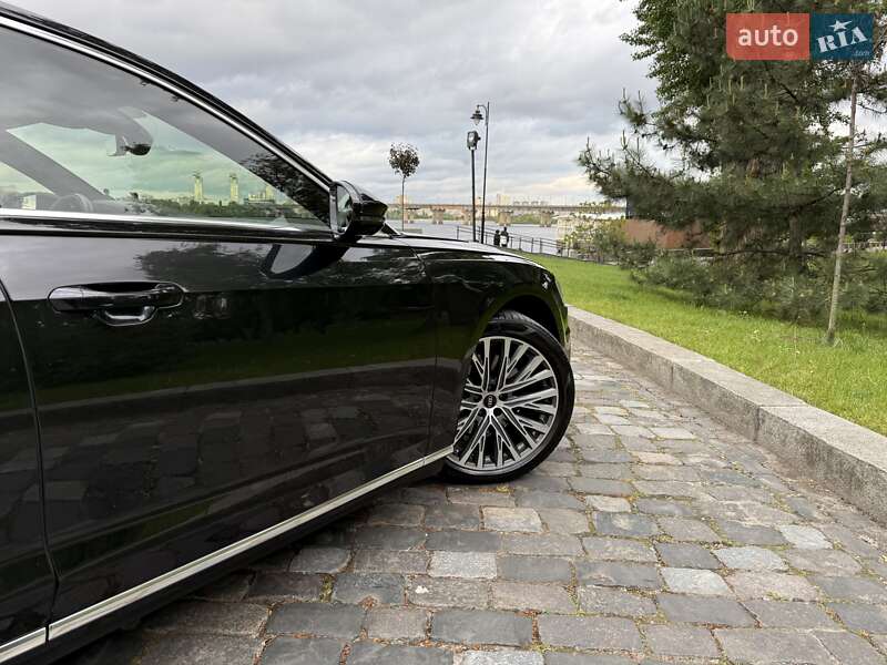 Седан Audi A8 2021 в Киеве