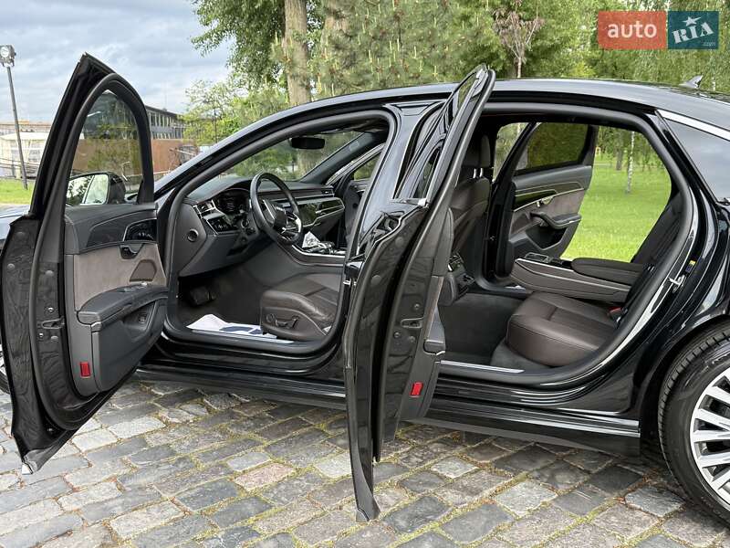 Седан Audi A8 2021 в Киеве