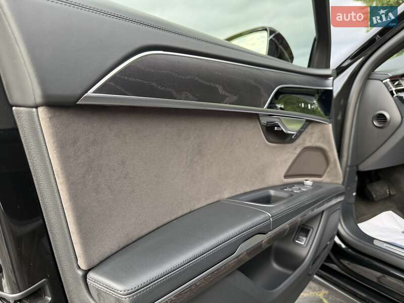 Седан Audi A8 2021 в Киеве