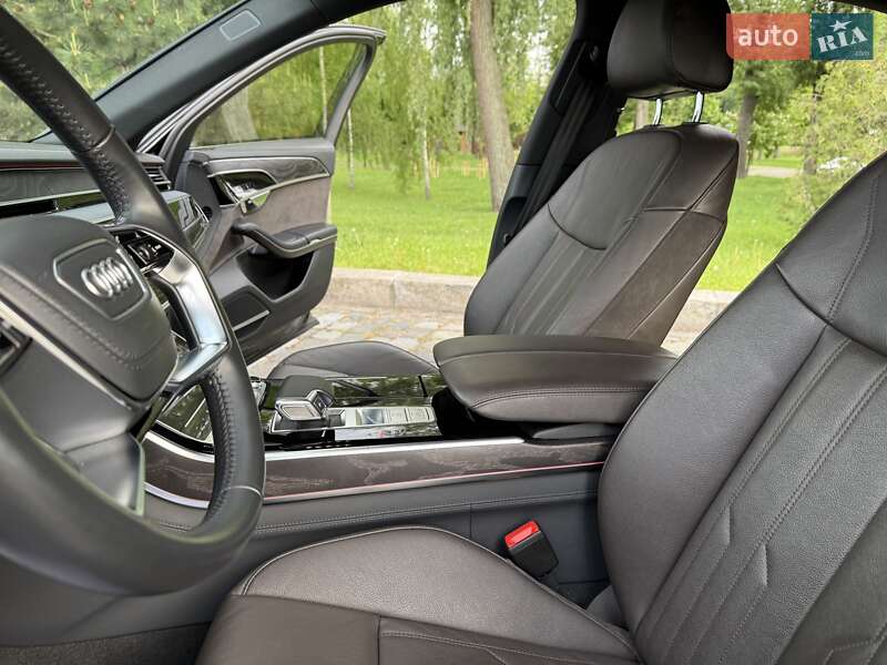 Седан Audi A8 2021 в Киеве