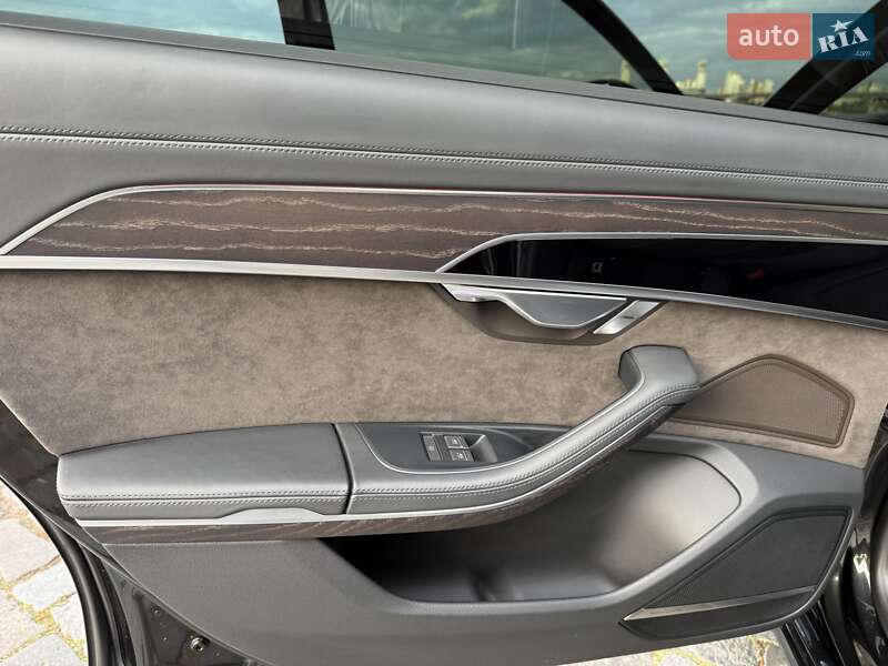 Седан Audi A8 2021 в Киеве