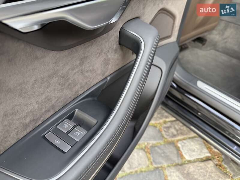 Седан Audi A8 2021 в Киеве