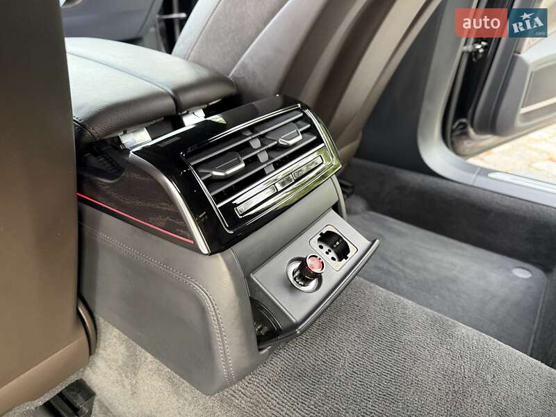 Седан Audi A8 2021 в Киеве