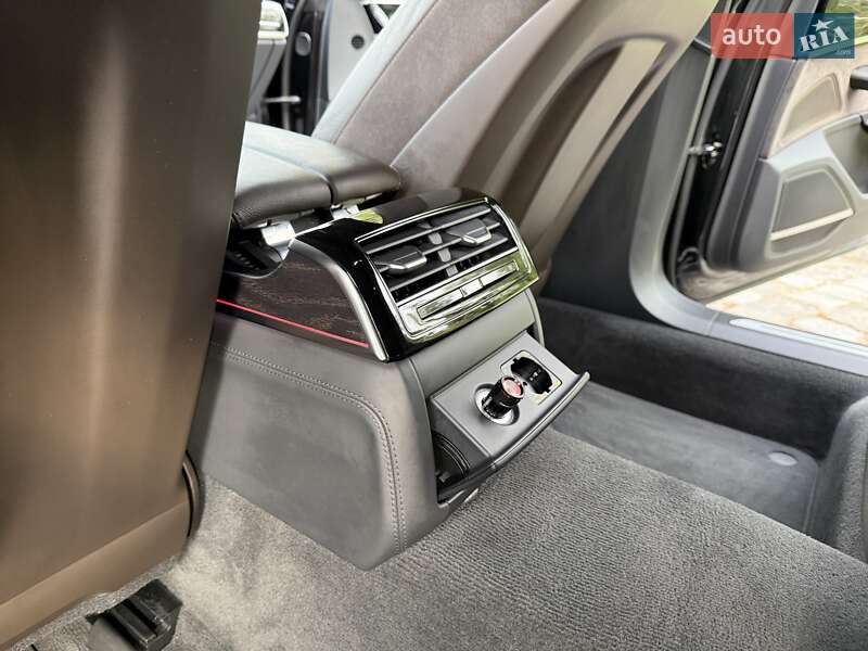 Седан Audi A8 2021 в Киеве