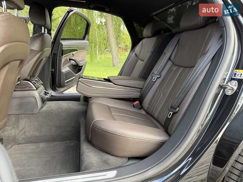 Седан Audi A8 2021 в Киеве