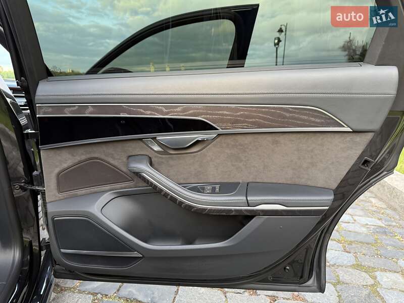 Седан Audi A8 2021 в Киеве