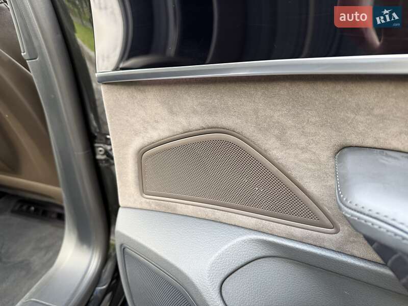 Седан Audi A8 2021 в Киеве
