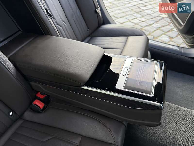 Седан Audi A8 2021 в Киеве