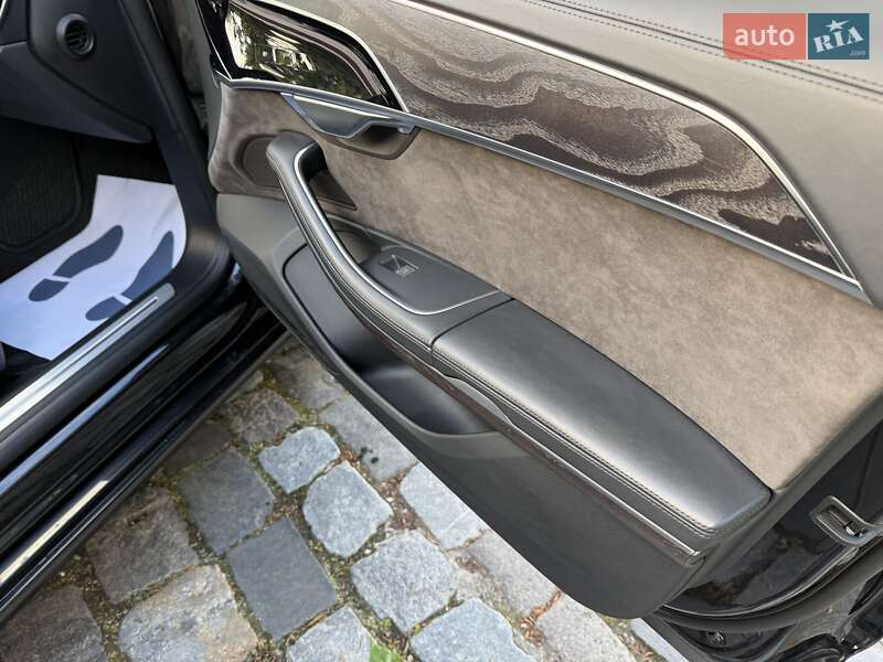 Седан Audi A8 2021 в Киеве