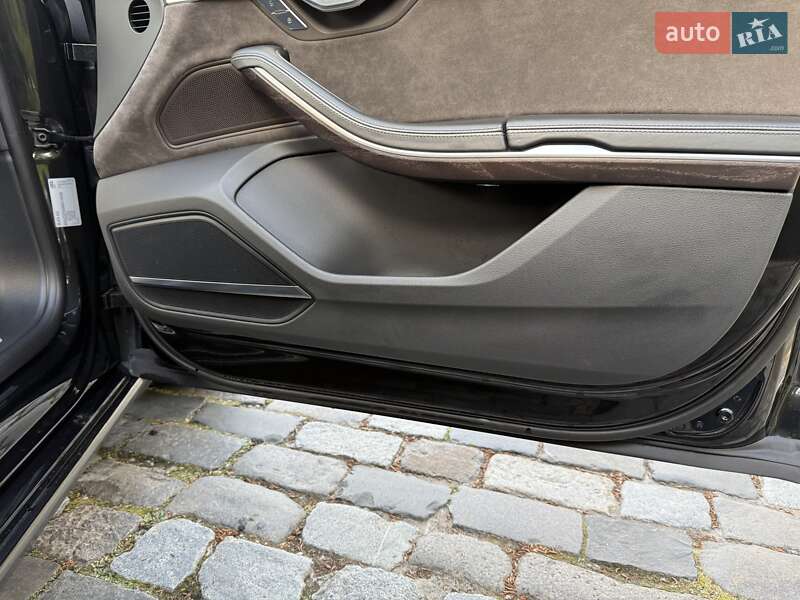 Седан Audi A8 2021 в Киеве
