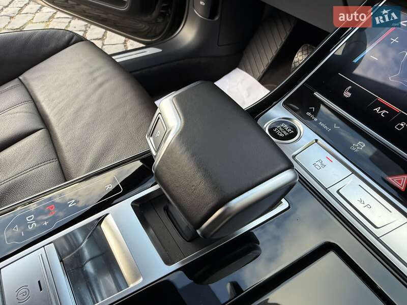 Седан Audi A8 2021 в Киеве