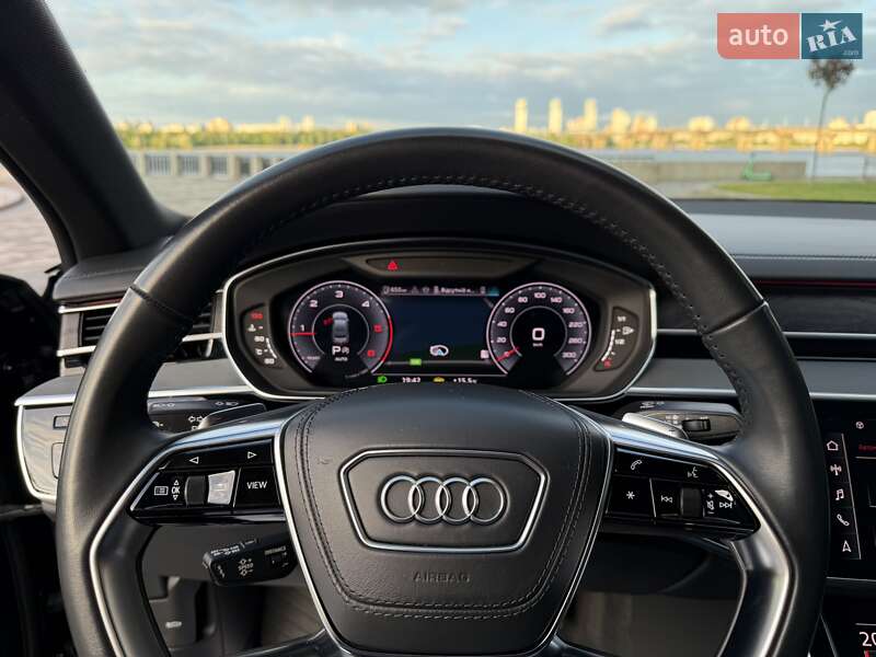 Седан Audi A8 2021 в Киеве