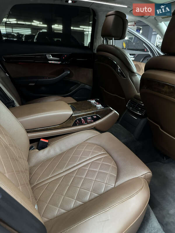 Седан Audi A8 2016 в Одессе