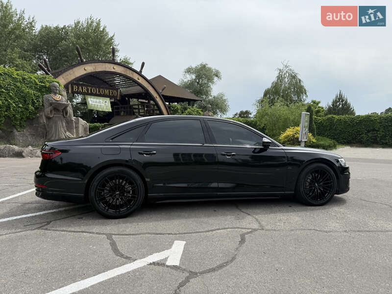 Седан Audi A8 2019 в Дніпрі