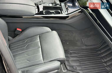 Седан Audi A8 2019 в 
