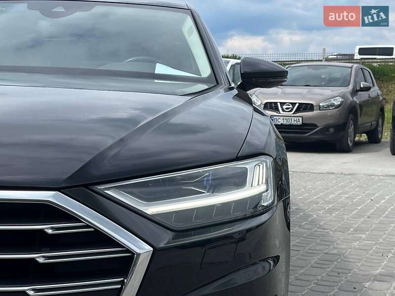 Седан Audi A8 2018 в Львові