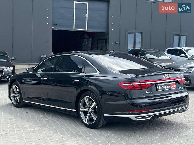 Седан Audi A8 2018 в Львові