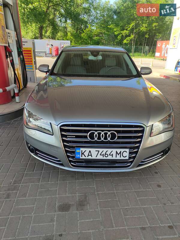 Седан Audi A8 2013 в 