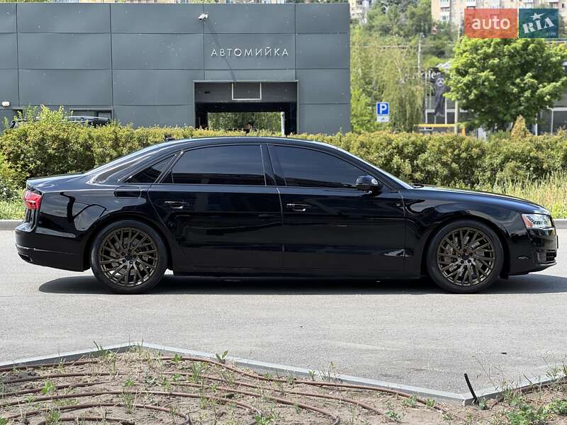 Седан Audi A8 2015 в Дніпрі