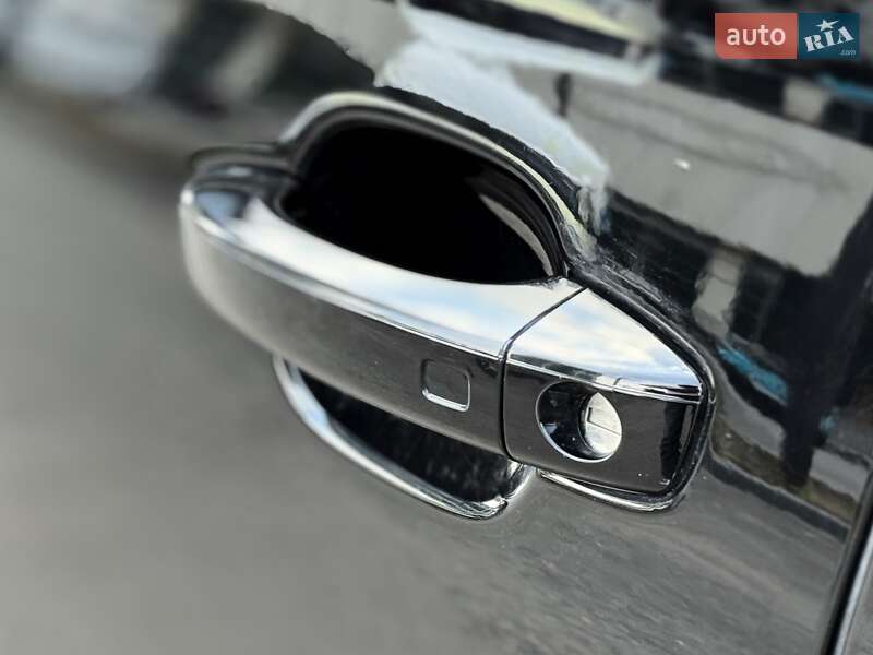 Седан Audi A8 2015 в Дніпрі