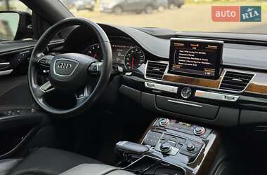 Седан Audi A8 2015 в 