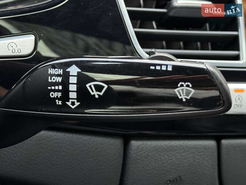 Седан Audi A8 2015 в Дніпрі