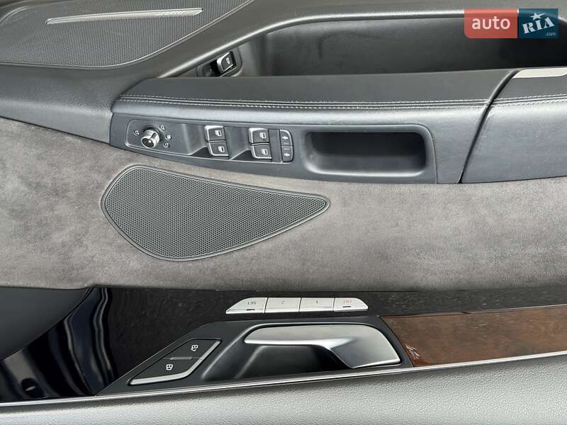 Седан Audi A8 2015 в Дніпрі