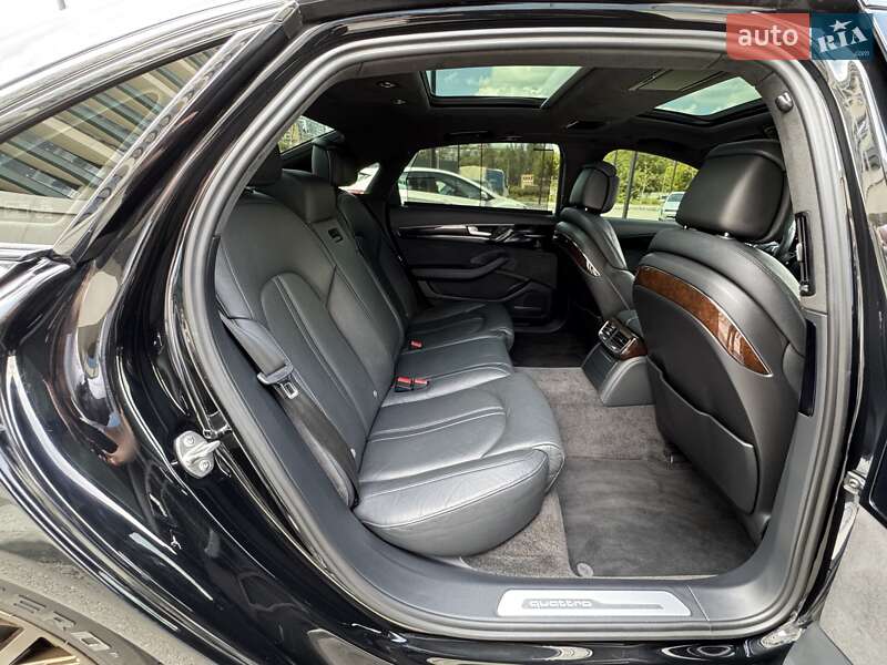 Седан Audi A8 2015 в Дніпрі