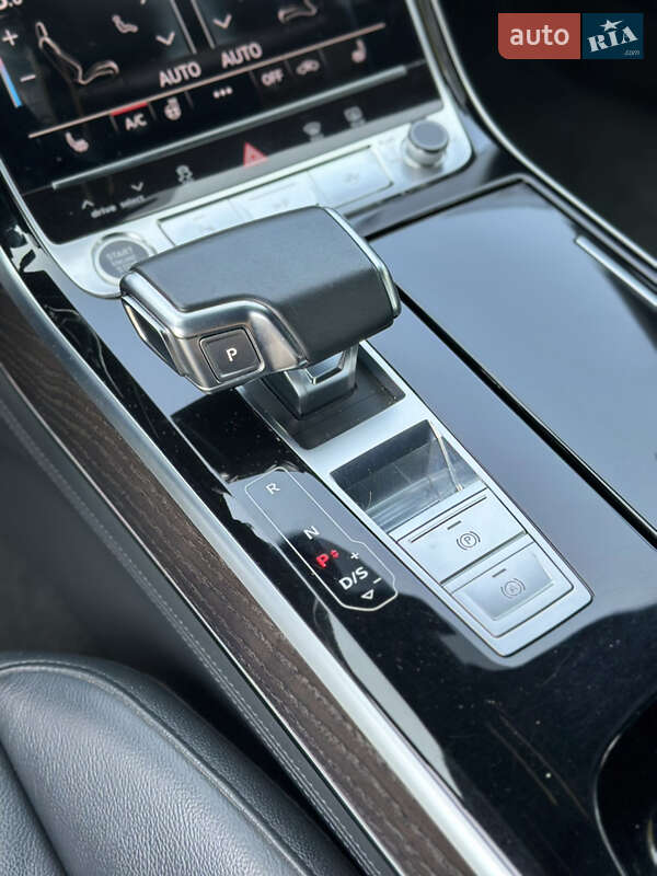 Седан Audi A8 2021 в Киеве