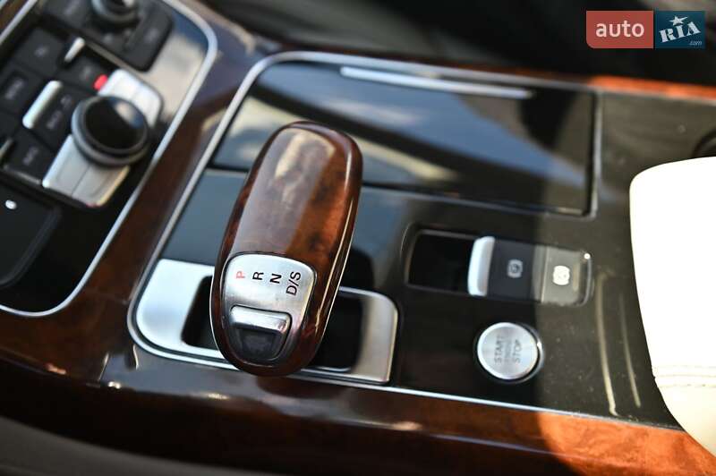 Седан Audi A8 2010 в Рівному