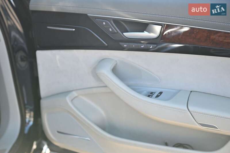 Седан Audi A8 2010 в Рівному