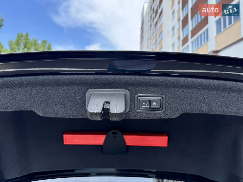 Седан Audi A8 2017 в Киеве