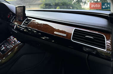 Седан Audi A8 2011 в 