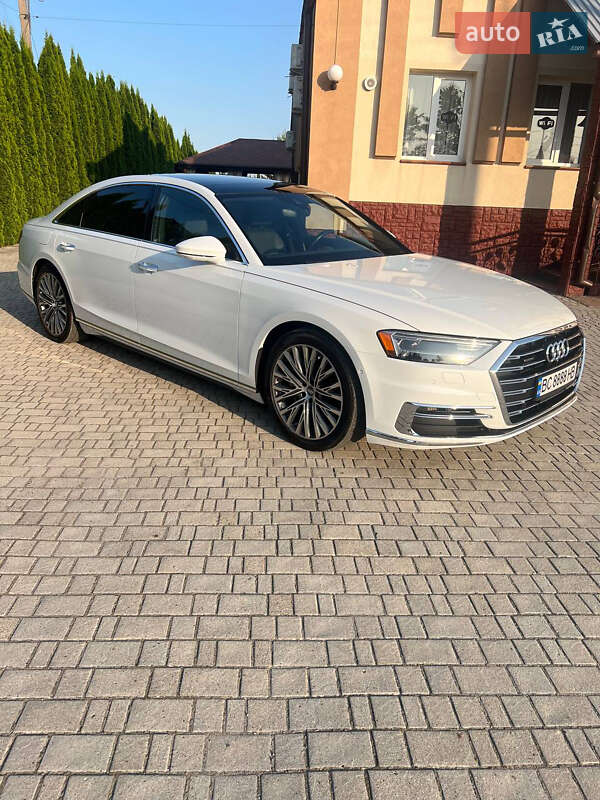 Седан Audi A8 2018 в Львове