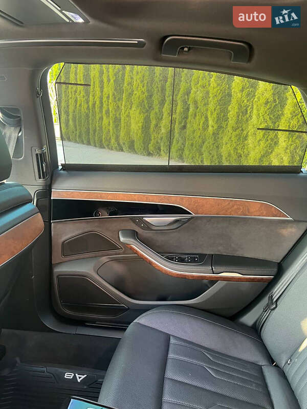 Седан Audi A8 2018 в Львове
