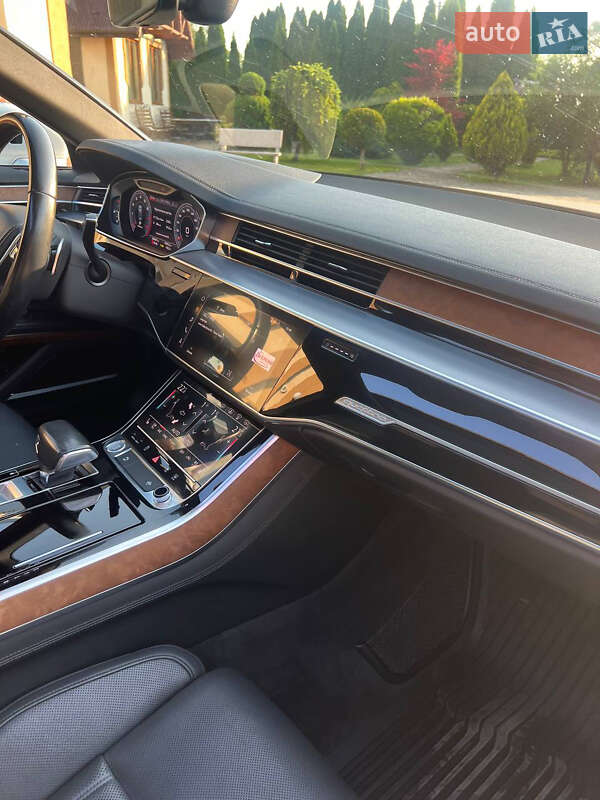 Седан Audi A8 2018 в Львове