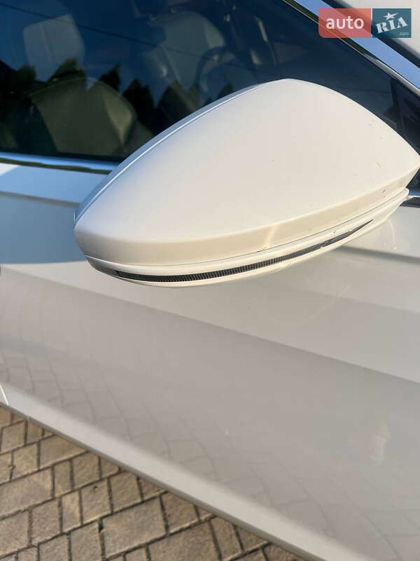 Седан Audi A8 2018 в Львове