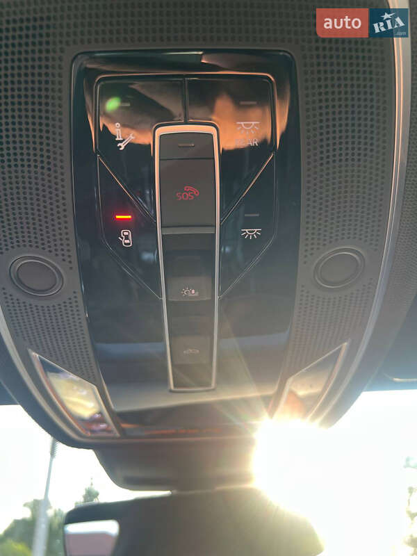 Седан Audi A8 2018 в Львове
