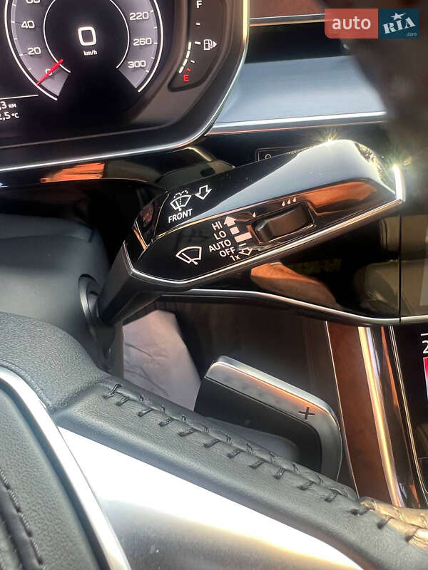 Седан Audi A8 2018 в Львове