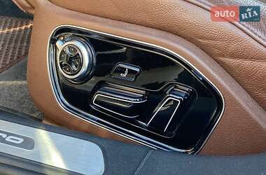 Седан Audi A8 2017 в 