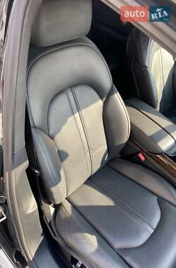 Седан Audi A8 2015 в 