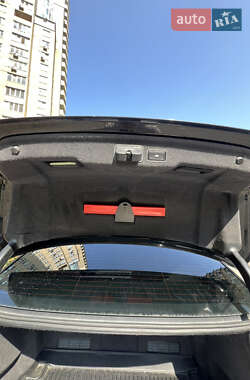 Седан Audi A8 2012 в 