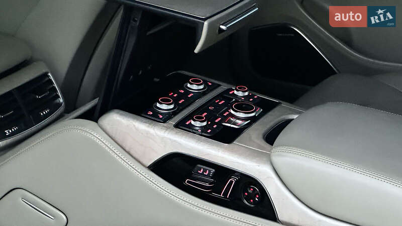 Седан Audi A8 2013 в Запорожье