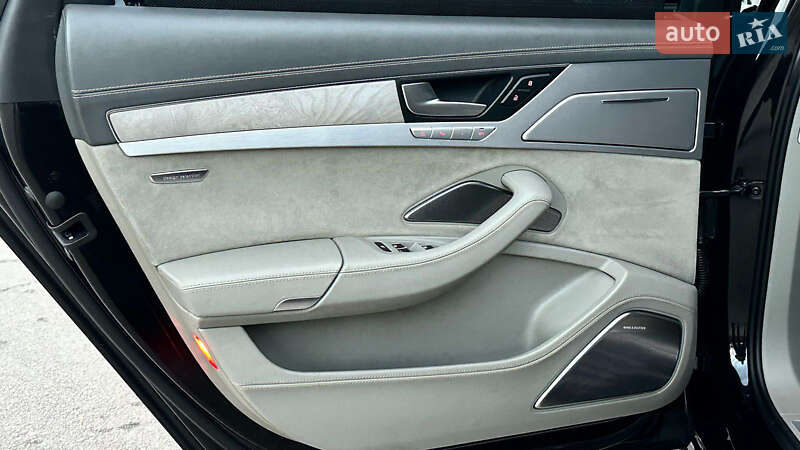 Седан Audi A8 2013 в Запорожье