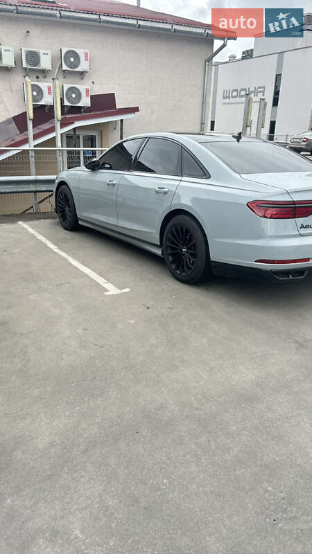 Седан Audi A8 2018 в 